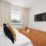 Beautiful Apartment With Balcony And Parking By Noclegi Renters