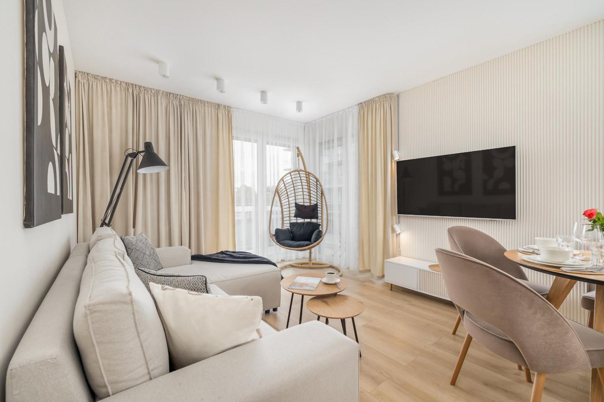 Beautiful With Balcony And Parking By Renters Apartment