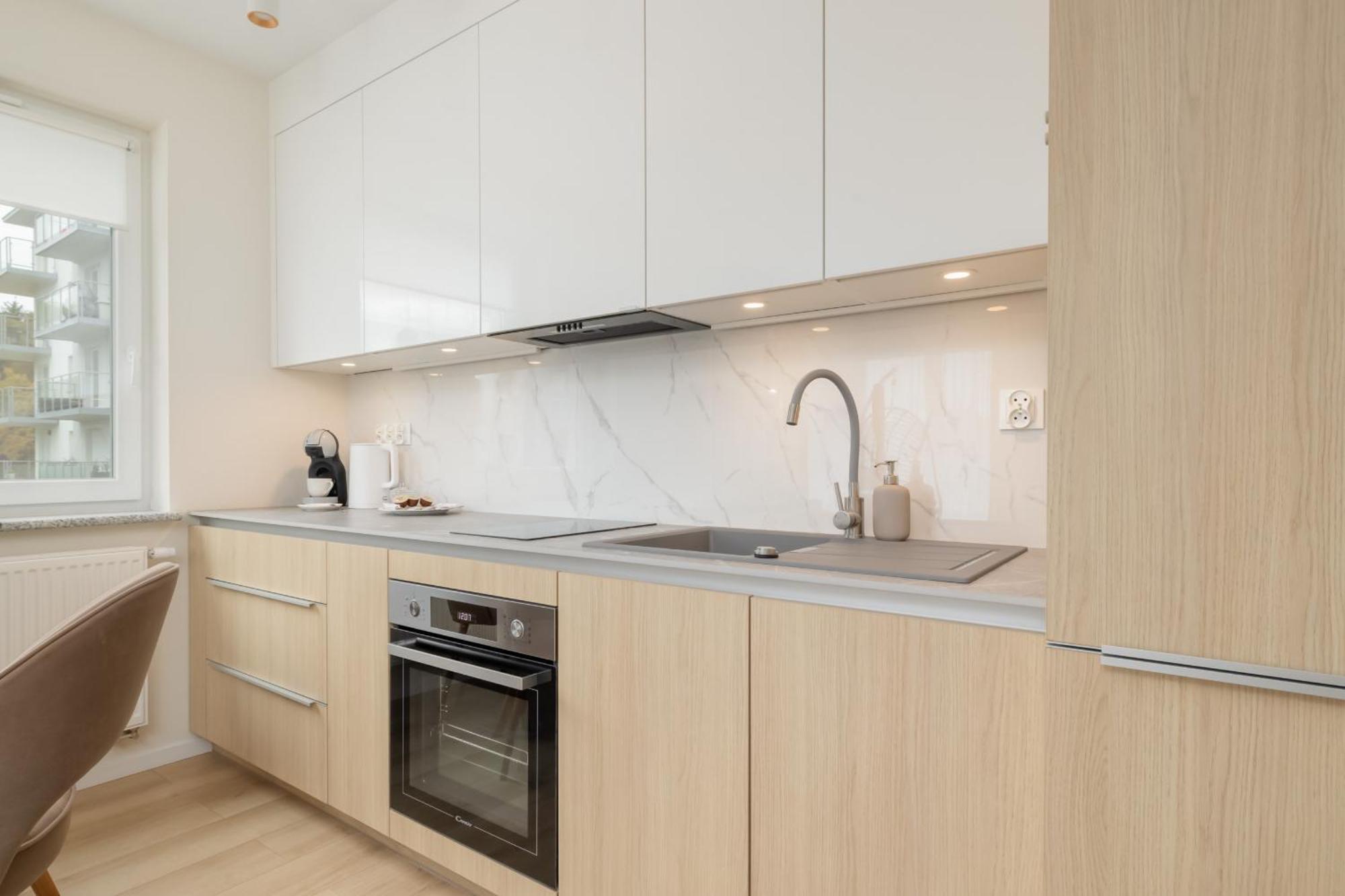Beautiful With Balcony And Parking By Renters