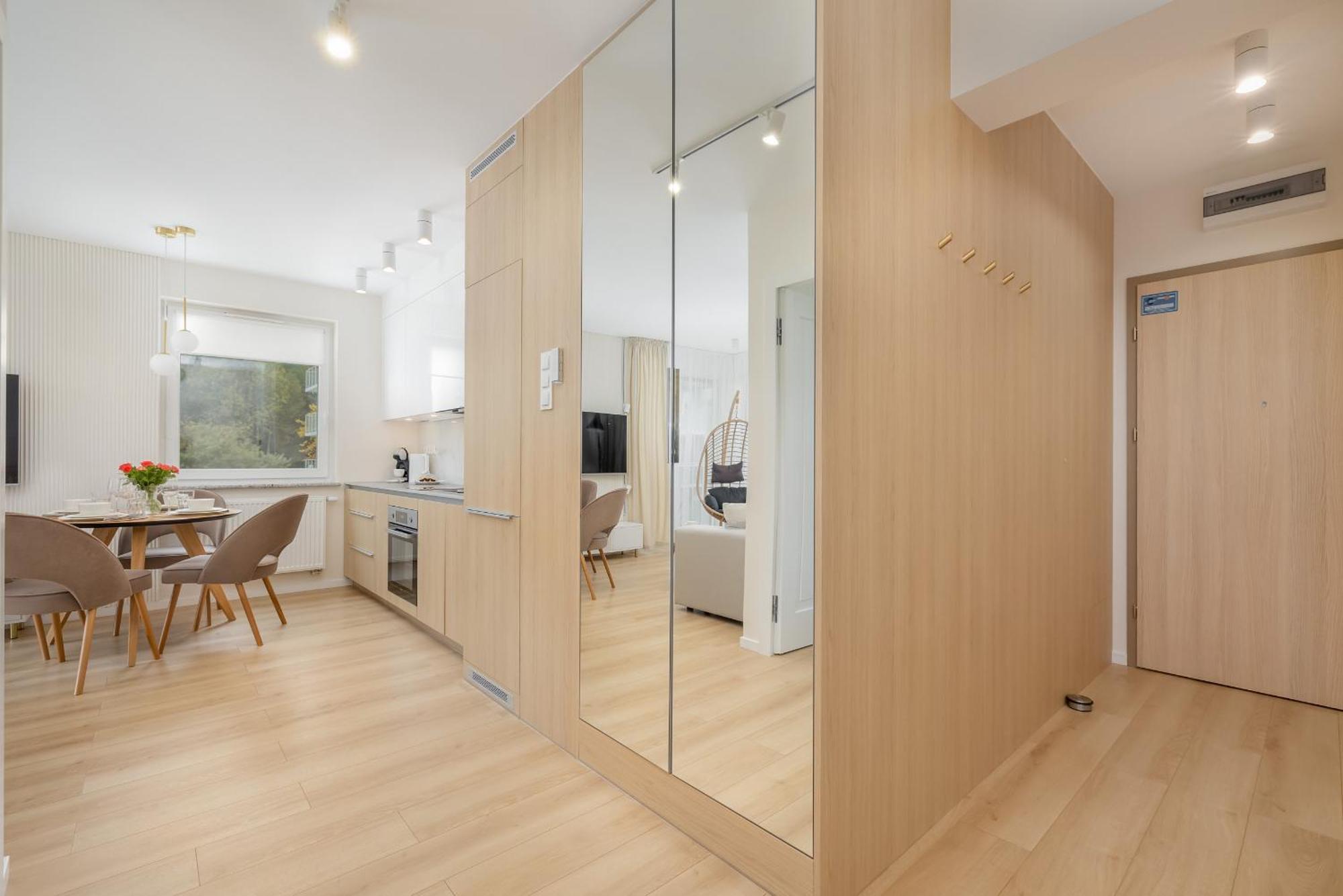 Beautiful With Balcony And Parking By Renters Apartment