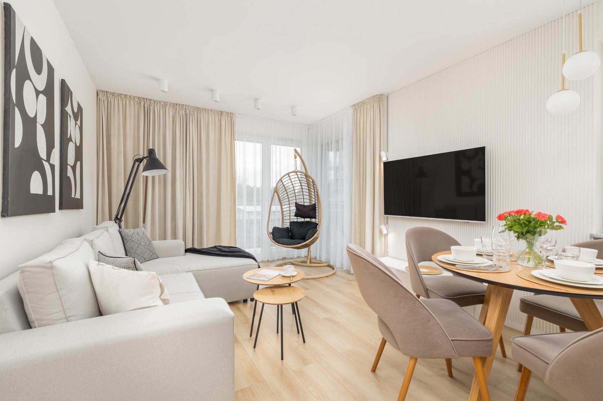 Apartment Beautiful With Balcony And Parking By Renters *