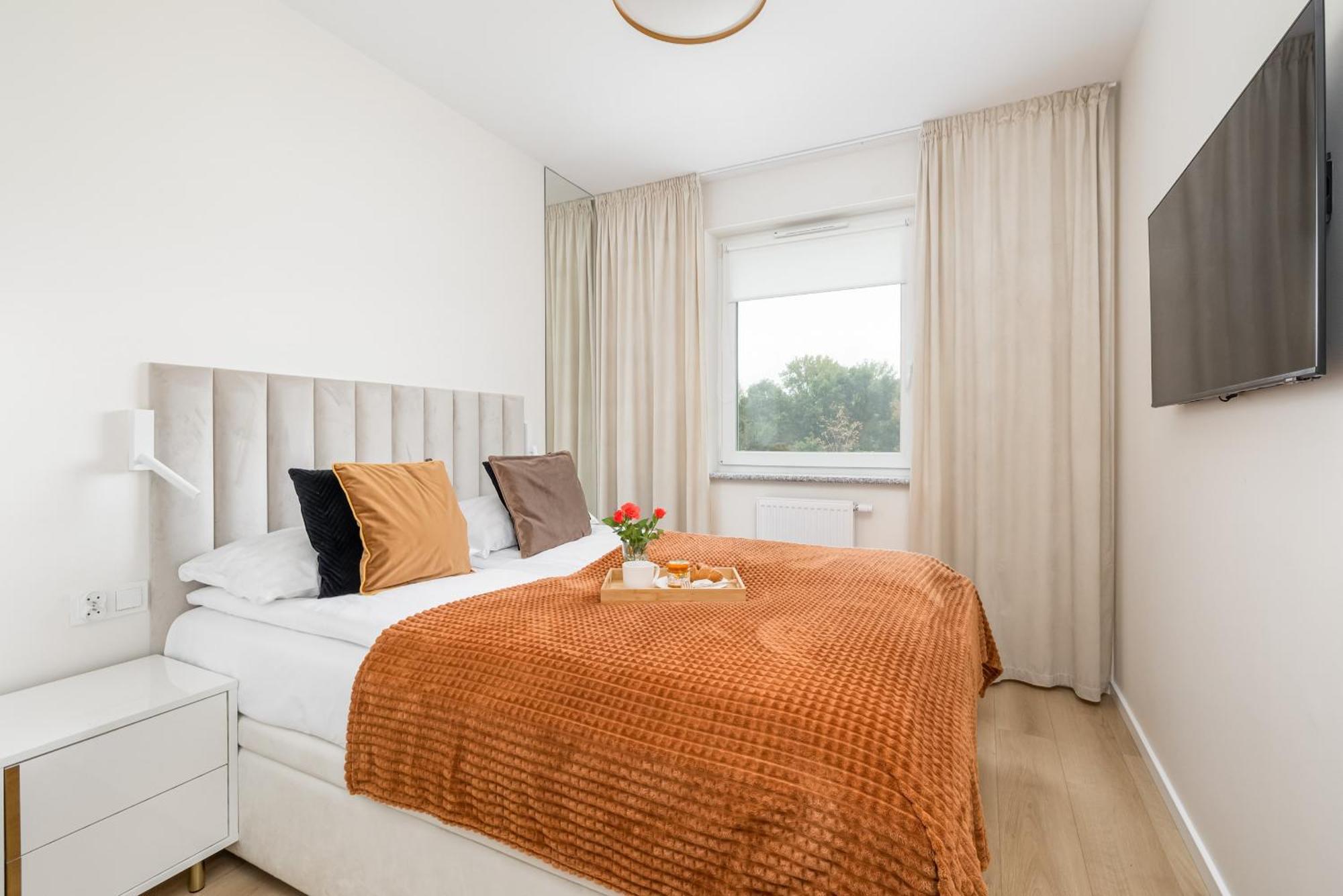 Apartment Beautiful With Balcony And Parking By Renters *